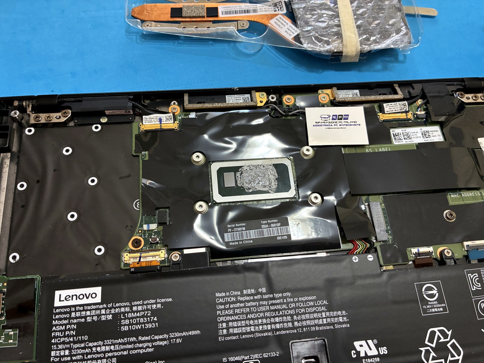 CPU ThinkPad X1 Carbon esposta a Monza con pasta termica residua e dissipatore rimosso
